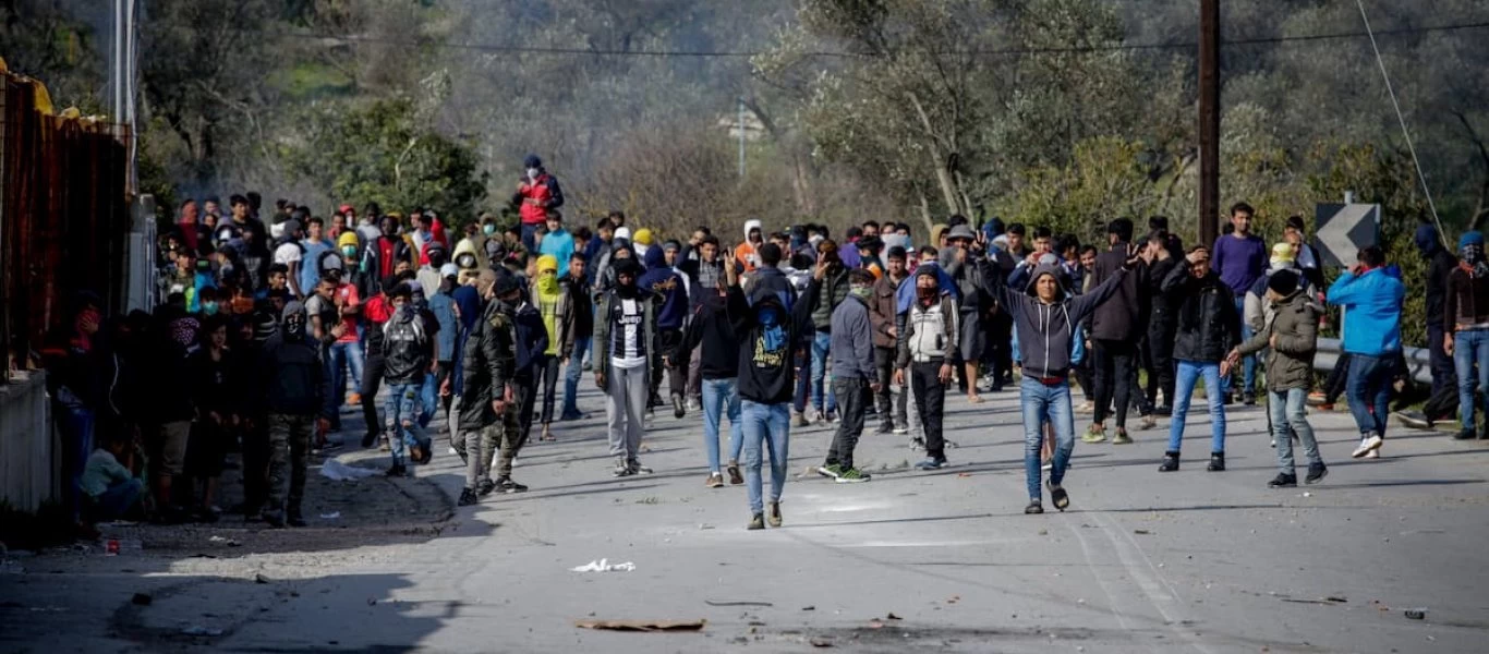 Νέα επεισόδια στη Μόρια - 2.000 αλλοδαποί κατεβαίνουν στο λιμάνι - Φήμη ότι άνοιξαν τα σύνορα